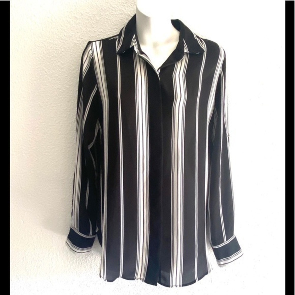 Mossimo woman’s black and white striped tunic blouse size small